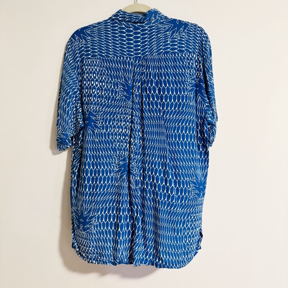 Manuhealii - Blue and White Print Shirt - Picture 4 of 5